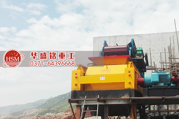 外貿(mào)訂單再創(chuàng)佳績，輥式破碎機出口國外。